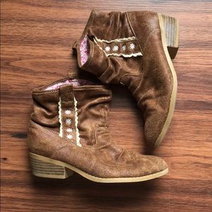Youth Rampage girl brown sued booties size 1